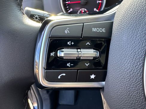 Certified 2023 Kia Carnival LX image 23