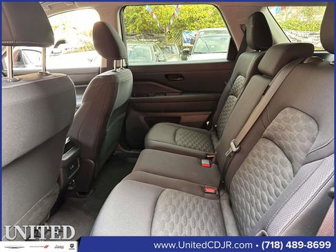 Used 2023 Nissan Pathfinder S image 16