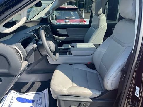 Used 2025 Ford Expedition Max Active RWD image 5