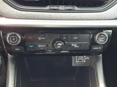 Used 2022 Jeep Compass Latitude AWD/4WD image 8