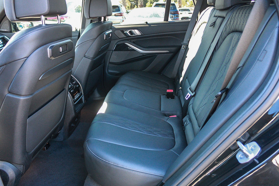 Used 2025 BMW X5 M60i AWD/4WD image 18