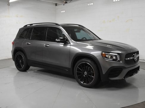 Used 2023 Mercedes-Benz GLB 250 image 1