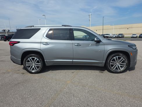 Used 2023 Chevrolet Traverse High Country w/ LPO, Cargo Package FWD image 3