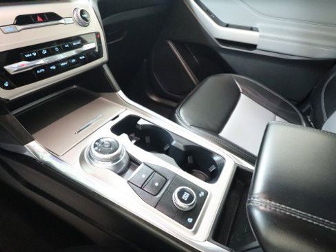 Used 2022 Ford Explorer XLT w/ Equipment Group 202A image 21