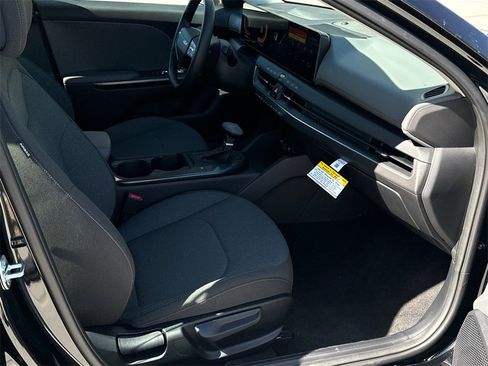 New 2025 Kia K4 LX image 6