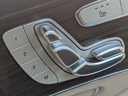 Used 2021 Mercedes-Benz GLC 300 w/ Premium Package image 28