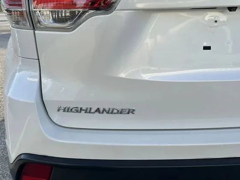 Used 2016 Toyota Highlander XLE image 12