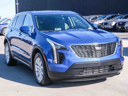 Used 2023 Cadillac XT4 Luxury w/ Driver Awareness Package FWD image 3