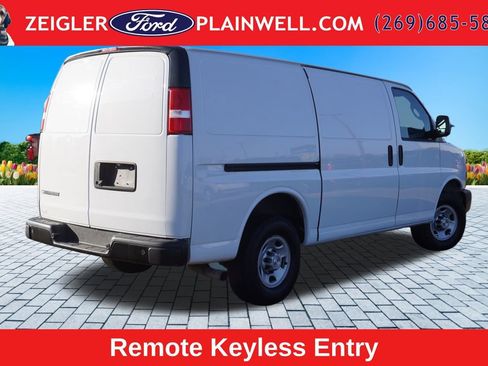 Used 2021 Chevrolet Express 2500 w/ Driver Convenience Package RWD image 3