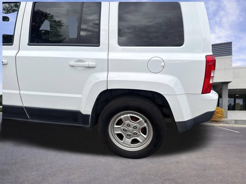 Used 2015 Jeep Patriot Sport w/ Power Value Group FWD image 34