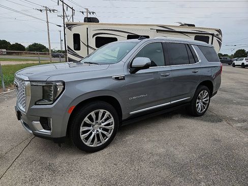 Used 2023 GMC Yukon Denali AWD/4WD image 2