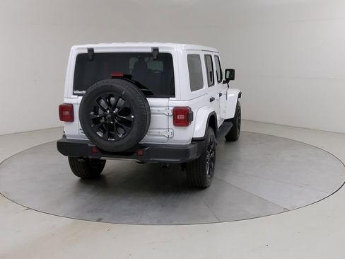 Used 2025 Jeep Wrangler Unlimited Sahara AWD/4WD image 14