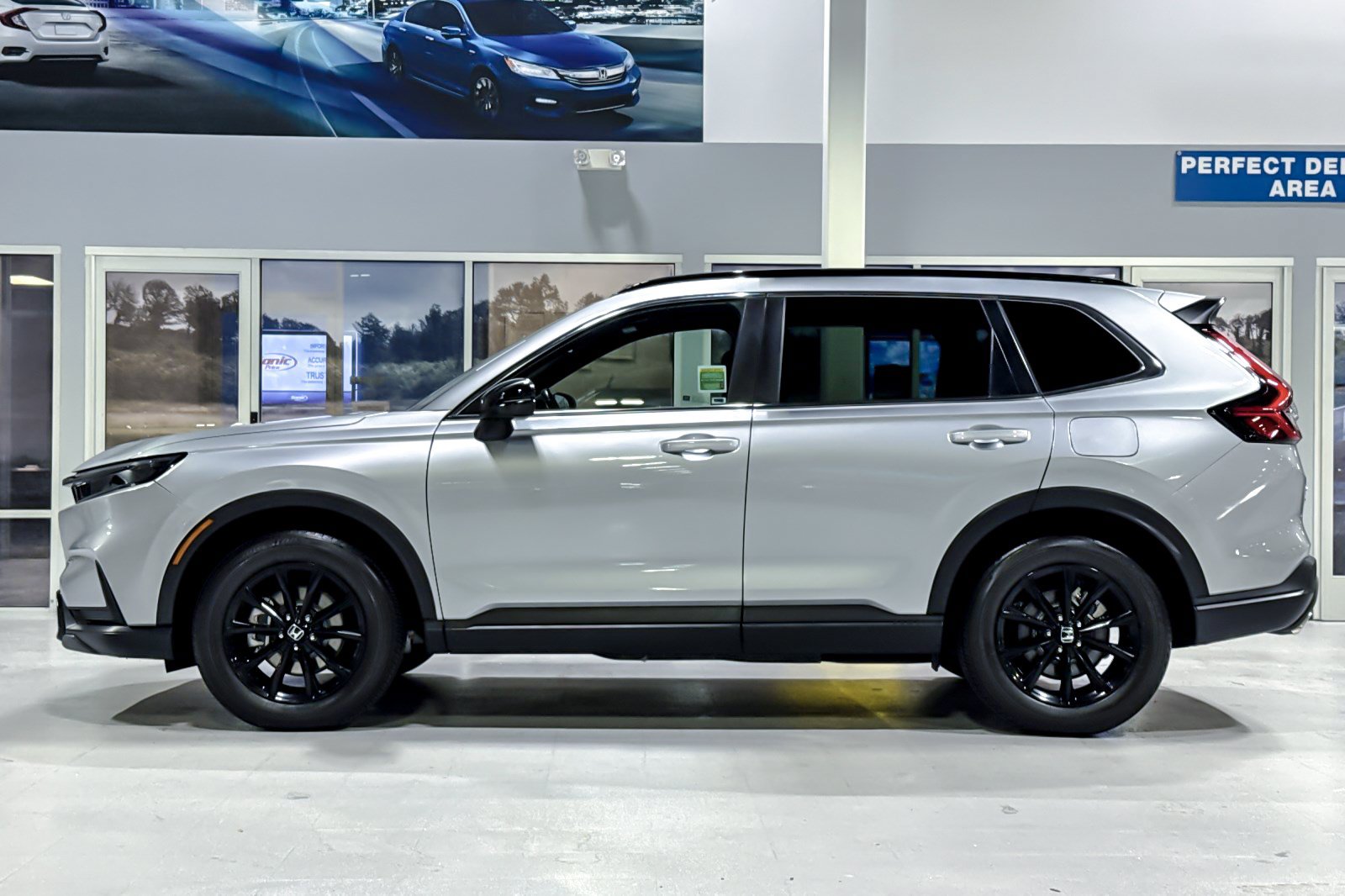 Used 2025 Honda CR-V Sport image 2