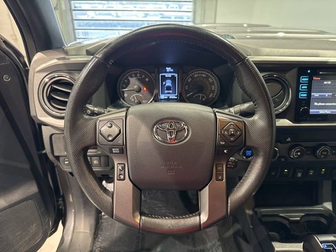 Used 2019 Toyota Tacoma TRD Sport image 25