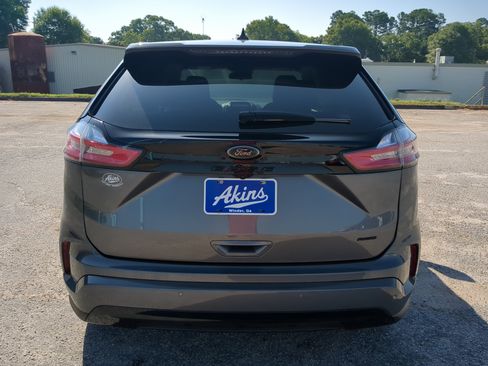 Used 2024 Ford Edge SE w/ Black Appearance Package AWD/4WD image 4