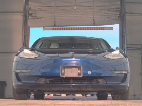 Used 2018 Tesla Model 3 Long Range image 3