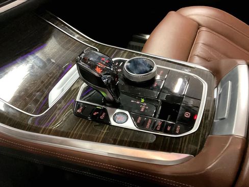 Used 2019 BMW X5 xDrive50i w/ M Sport Package image 19