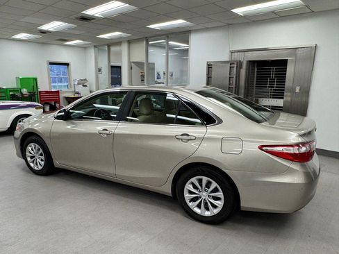 Used 2015 Toyota Camry LE image 16