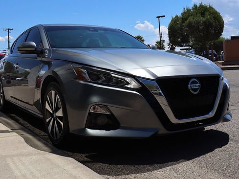 Used 2019 Nissan Altima 2.5 SL FWD image 18