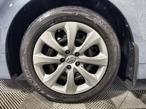 Used 2022 Toyota Corolla LE image 12