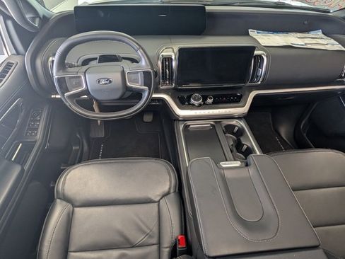 Certified 2025 Ford Expedition Max Platinum w/ Stealth Performance Package AWD/4WD image 17