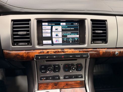 Used 2015 Jaguar XF Portfolio image 40