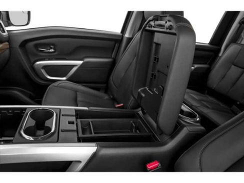 Used 2018 Nissan Titan SL image 10