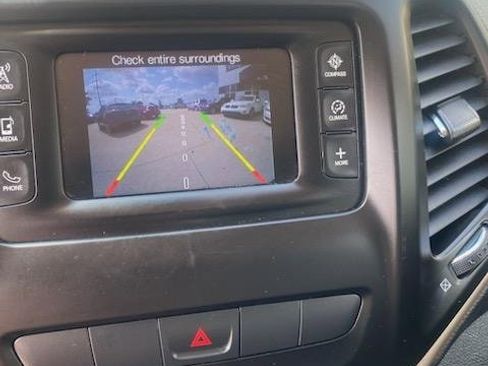 Used 2015 Jeep Cherokee Latitude image 12