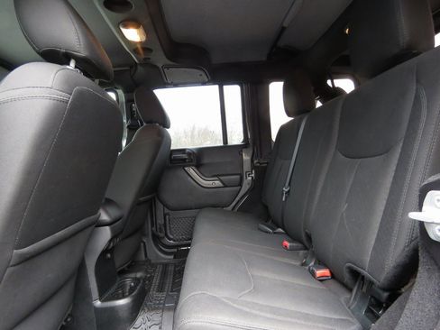 Used 2018 Jeep Wrangler Unlimited Sport image 19