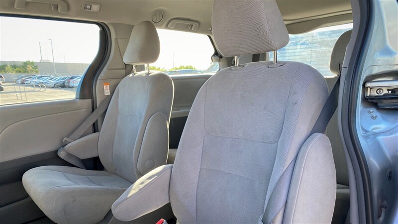 Used 2016 Toyota Sienna L FWD image 14