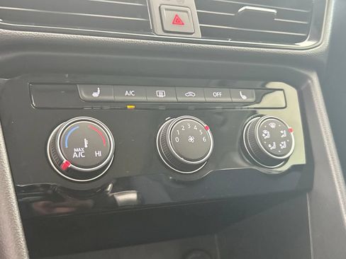 Certified 2023 Volkswagen Taos SE FWD image 25