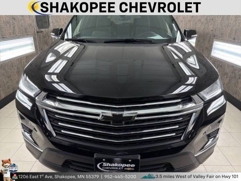 Used 2024 Chevrolet Traverse LT image 2