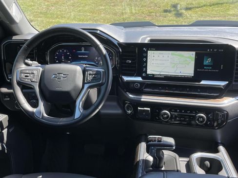 Used 2024 Chevrolet Silverado 1500 LT Trail Boss w/ Convenience Package II AWD/4WD image 12
