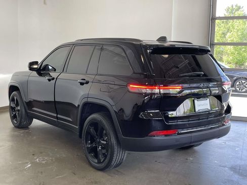 Used 2025 Jeep Grand Cherokee Altitude AWD/4WD image 4