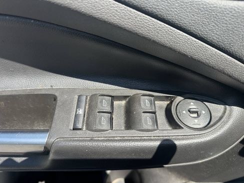 Used 2017 Ford Escape SE FWD image 19