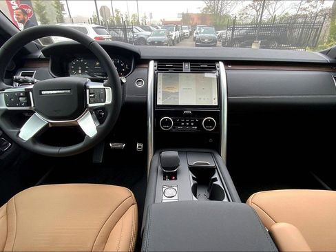 New 2025 Land Rover Discovery Dynamic SE image 5