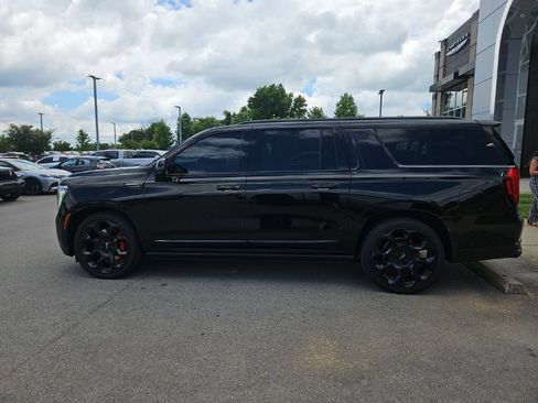 Used 2025 GMC Yukon XL Denali Ultimate AWD/4WD image 4