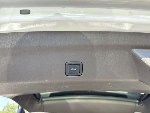 Used 2022 GMC Yukon SLT w/ SLT Premium Package image 39