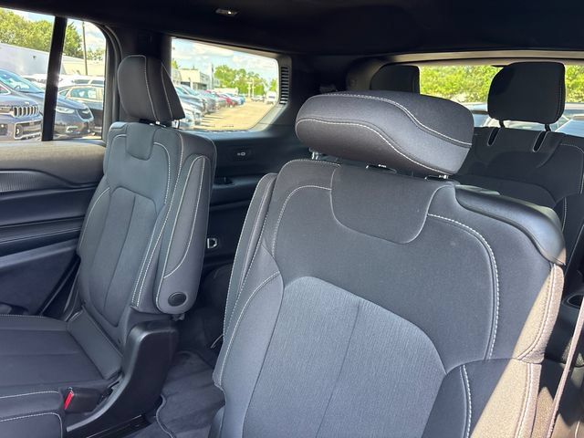 Used 2025 Jeep Grand Cherokee L Laredo w/ Luxury Tech Group I AWD/4WD image 8
