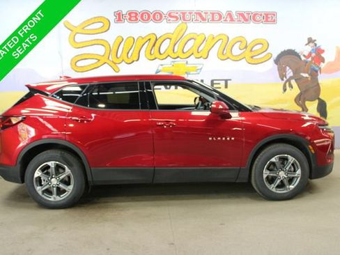 Used 2025 Chevrolet Blazer LT AWD/4WD image 1