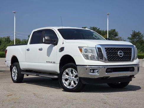 Used 2017 Nissan Titan SV AWD/4WD image 2