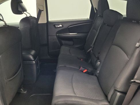 Used 2019 Dodge Journey SE image 18