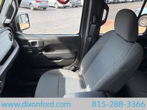 Used 2025 Jeep Gladiator Sport AWD/4WD image 19