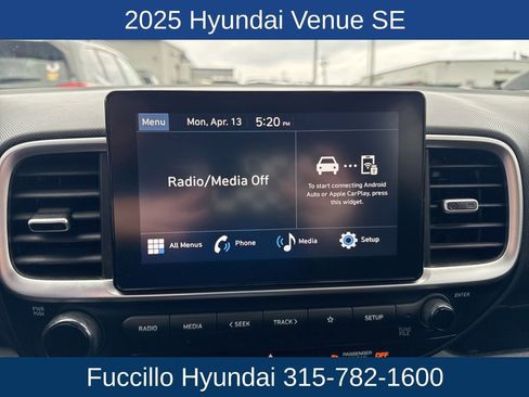 Certified 2025 Hyundai Venue SE image 18