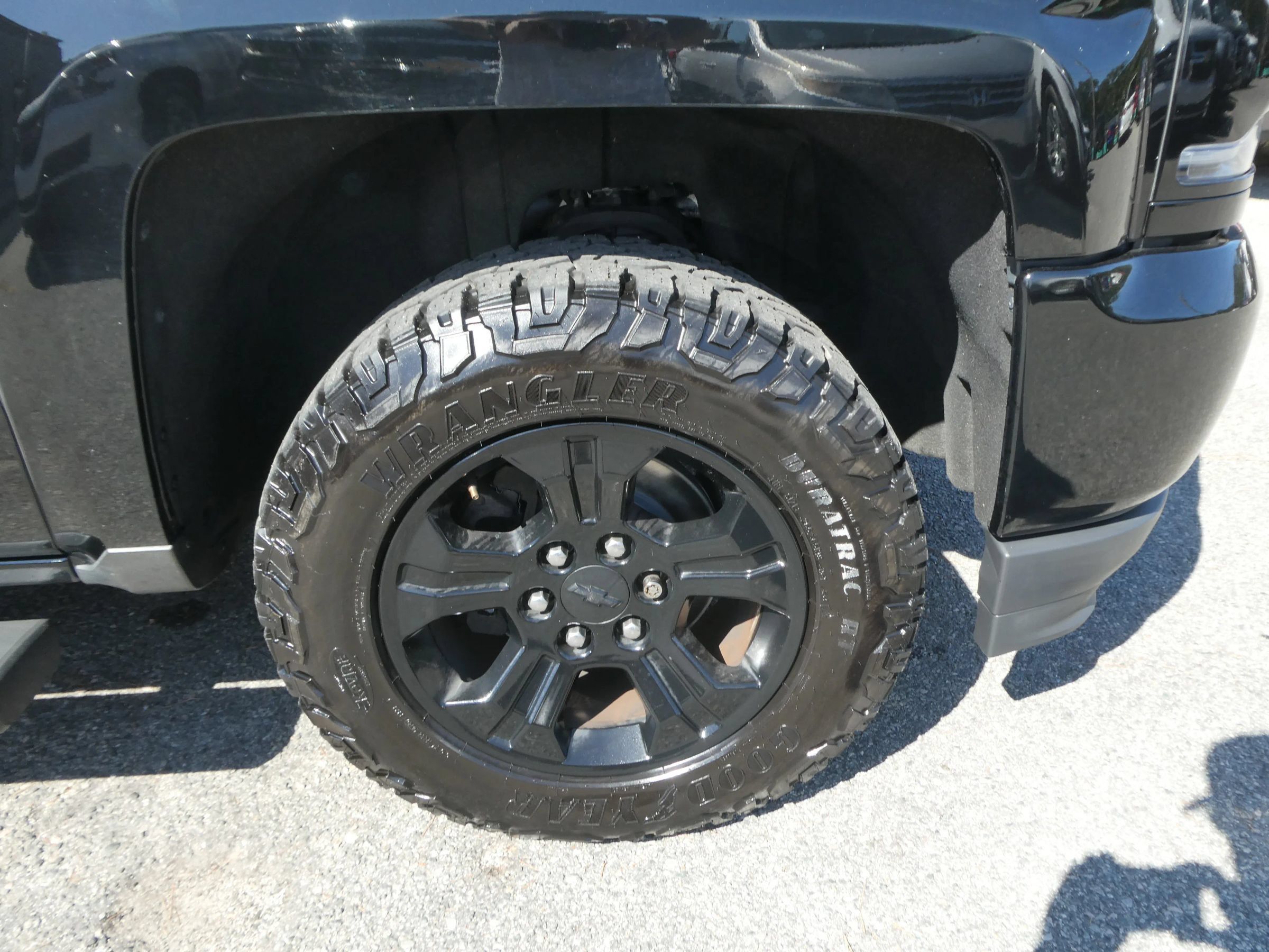 Used 2016 Chevrolet Silverado 1500 LTZ Z71 w/ LTZ Plus Package AWD/4WD image 33