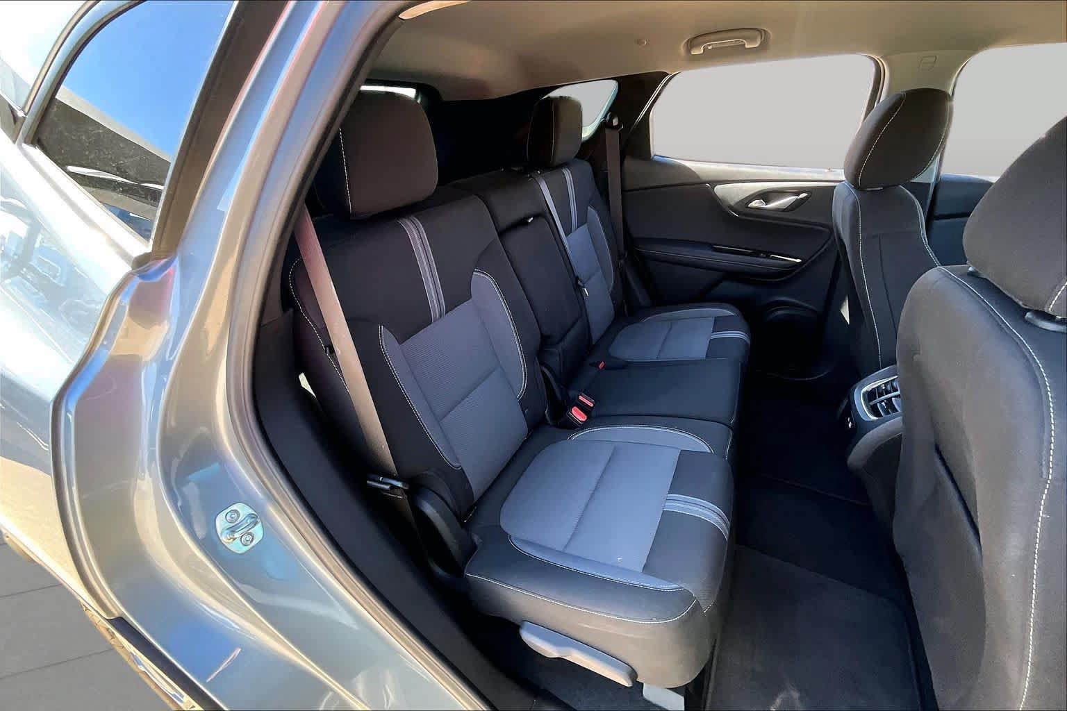 Used 2025 Chevrolet Blazer LT FWD image 19