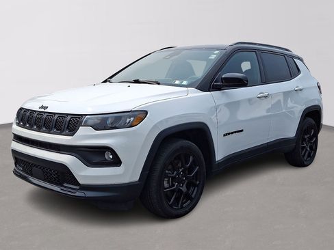 Used 2023 Jeep Compass Latitude w/ Convenience Group AWD/4WD image 3