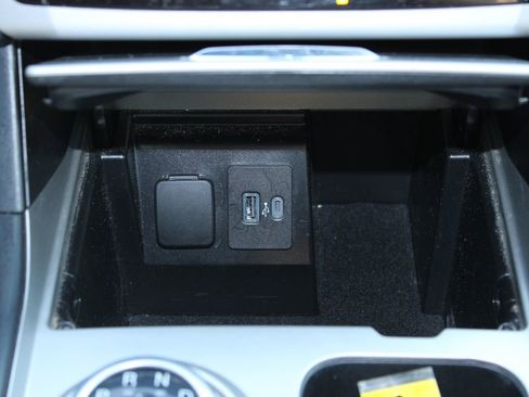 Used 2023 Ford Explorer XLT image 24