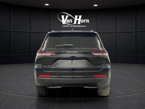 New 2025 Jeep Grand Cherokee Altitude image 13