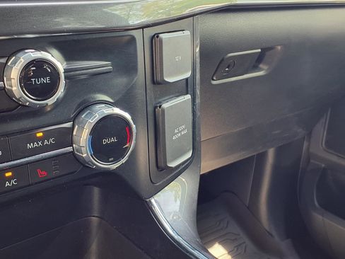 Used 2023 Ford F150 4x4 SuperCrew image 14